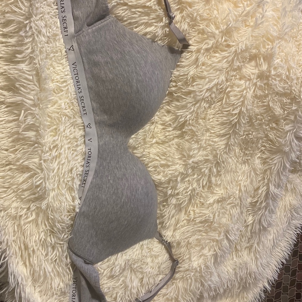 Victoria secret tee shirt bra